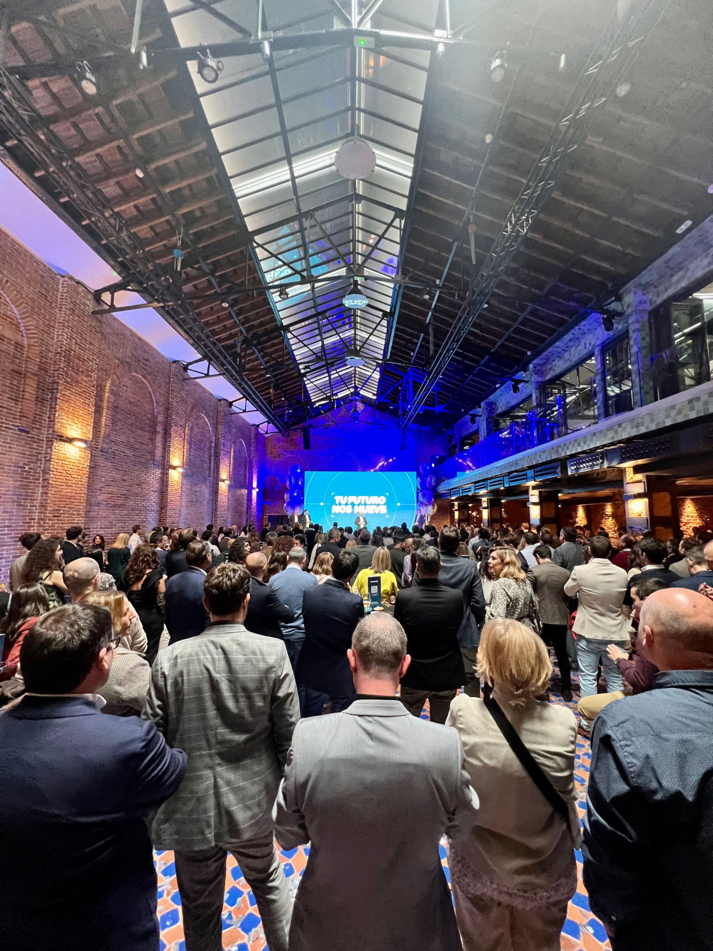 A live event filling La Imprenta's main hall