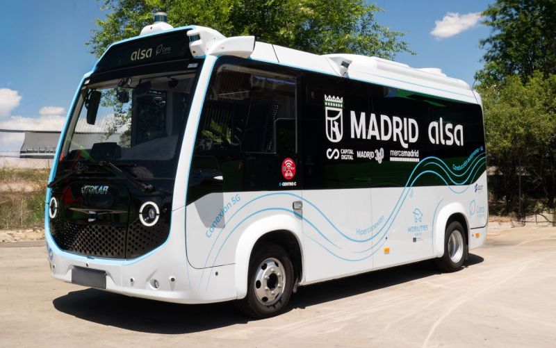 The autonomous, 100% electric on-demand bus operating at Mercamadrid, run with the collaboration of Alsa