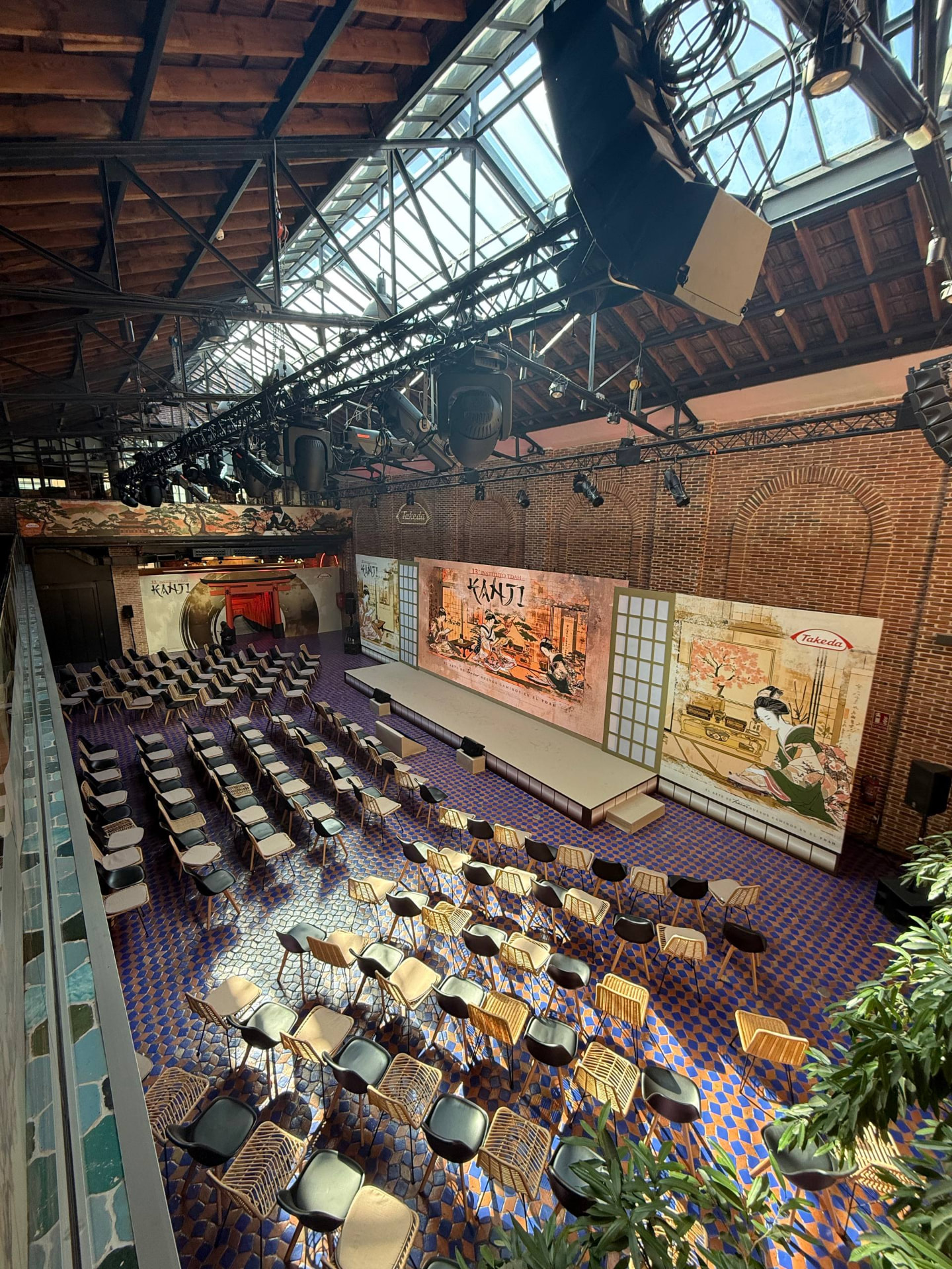 La Imprenta's hall seen from the upper gallery under the glass roof